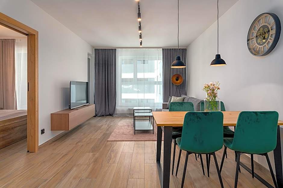 Pure Rental Premium Apartments - Free Parking & AC