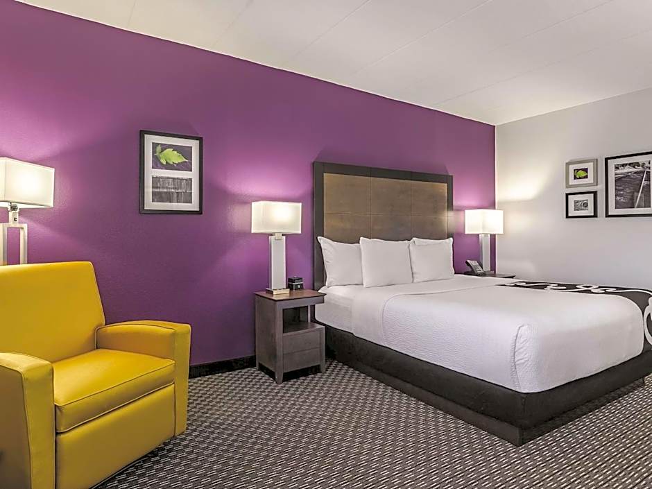 La Quinta Inn & Suites by Wyndham Warwick-Providence Airport
