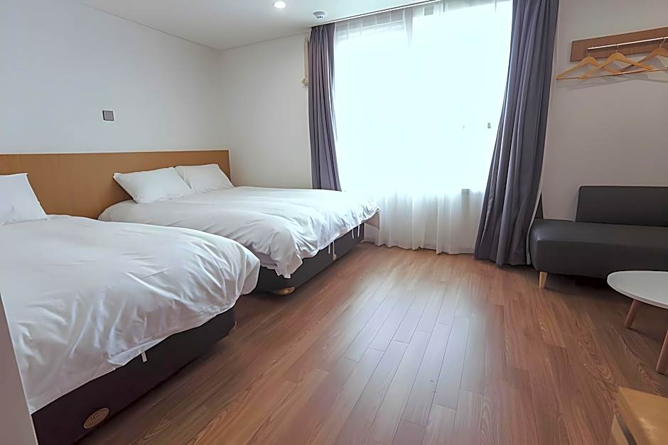 Kenny Stay Jeju Mosulpo