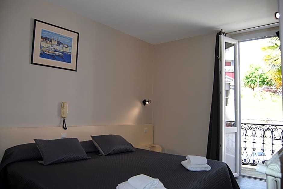 Photo 1 of 6 of 1 King Bed, Balcony