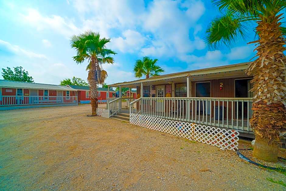 Grand Eagle Ford Lodge & RV Park