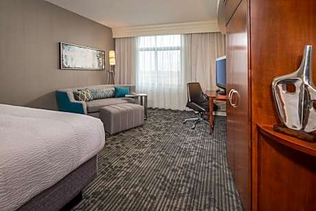 Wellness Guest Room with Lake View - Allergy Friendly/Hearing Accessible