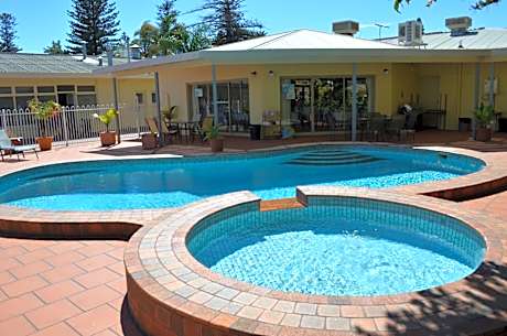 Glenelg Motel