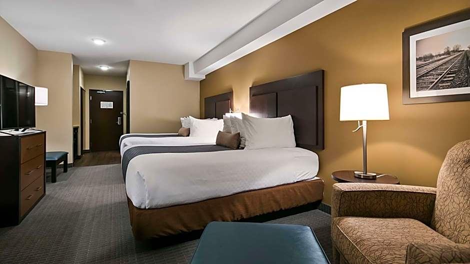Best Western Plus Lacombe Inn & Suites