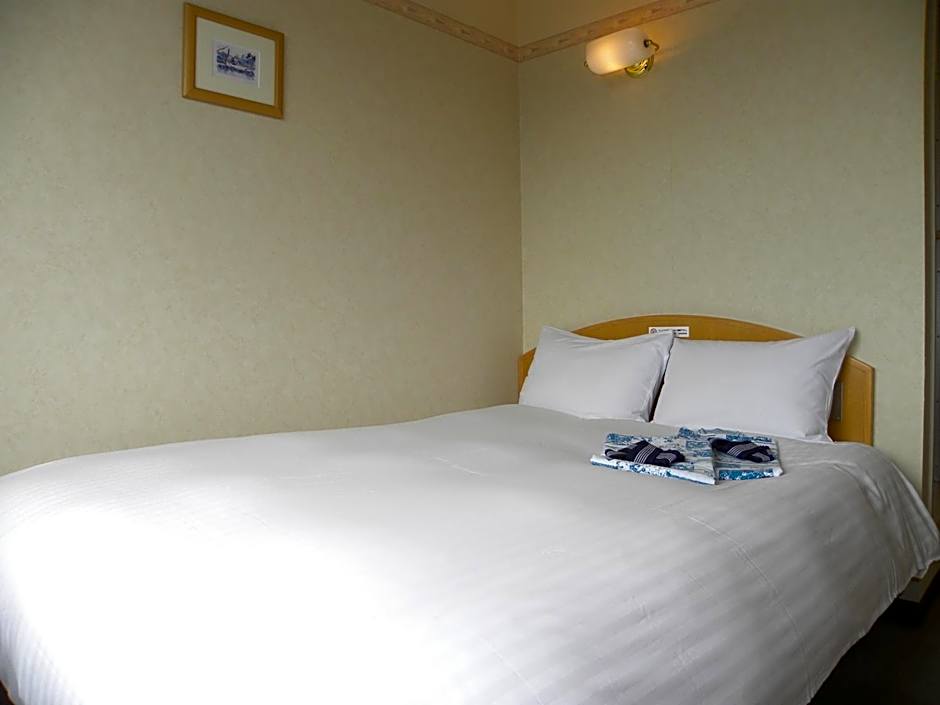 Photo 1 of 9 of 1 Double Bed, Smoking