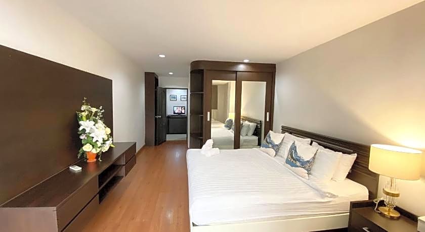14 Place Sukhumvit Suites