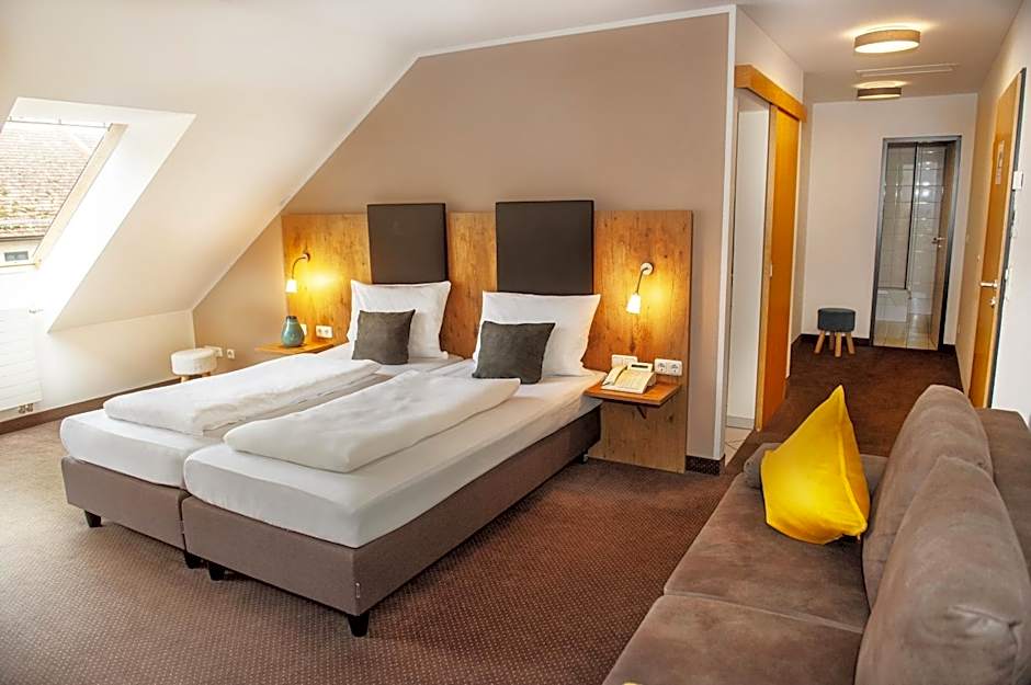 Hotel am Hachinger Bach by Blattl