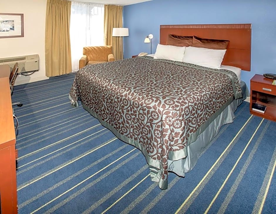Days Hotel by Wyndham Allentown Airport / Lehigh Valley
