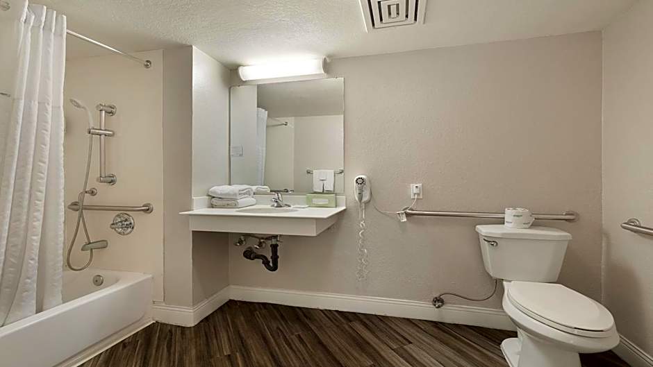Howard Johnson by Wyndham Sacramento Downtown