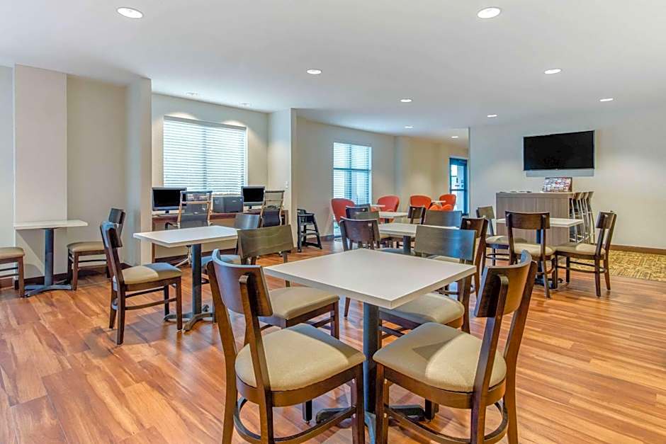 MainStay Suites St. Louis Airport