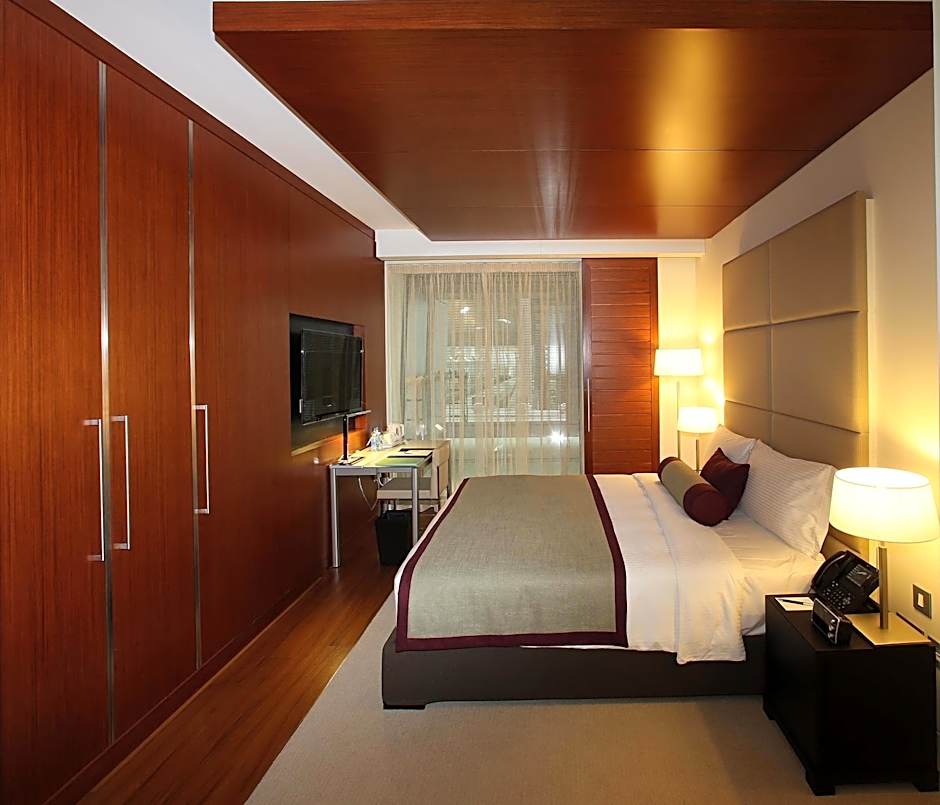 Photo 1 of 9 of Deluxe 1 King Bed