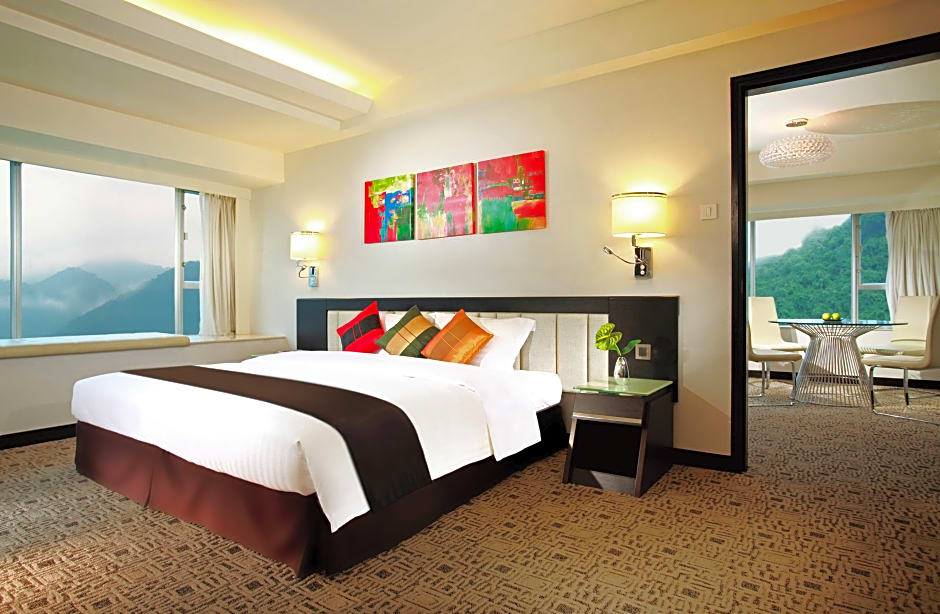 Regal Riverside Hotel