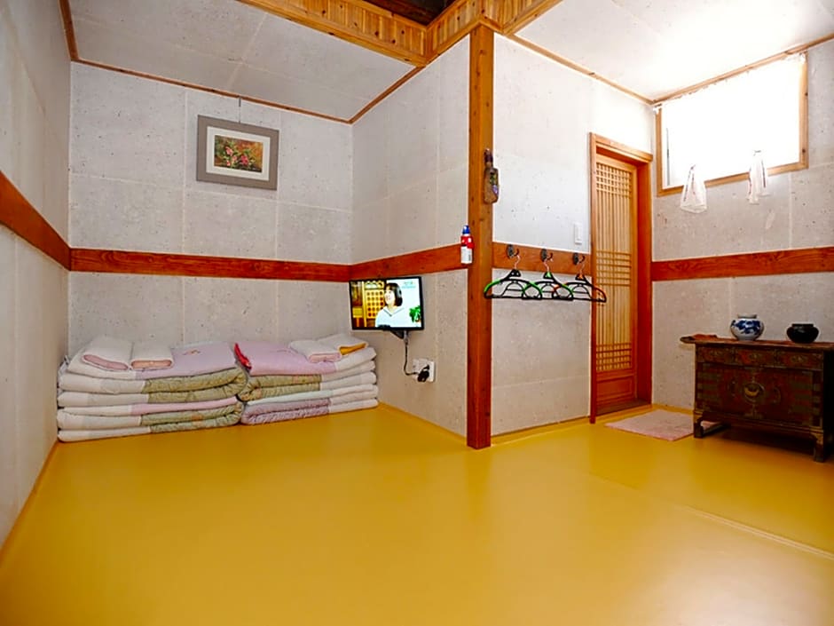 Happiness Full Hanok Guesthouse Jeonju