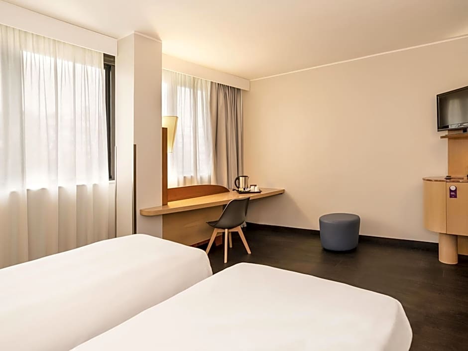 Mercure Roma West