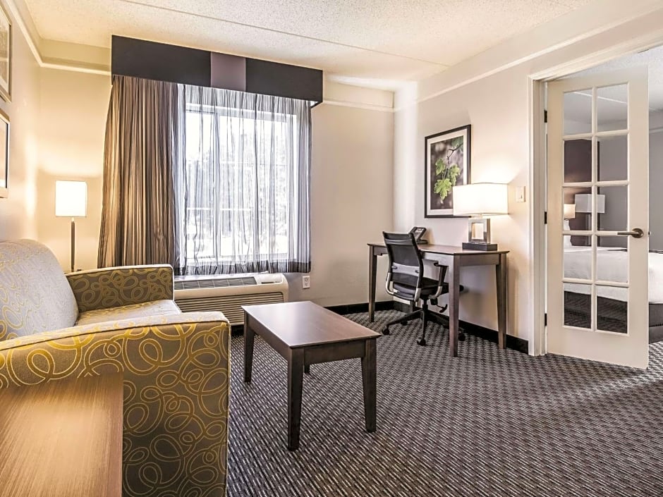 La Quinta Inn & Suites by Wyndham Alexandria Airport