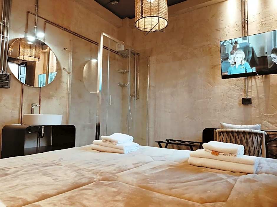 Hotel & Hostel 7