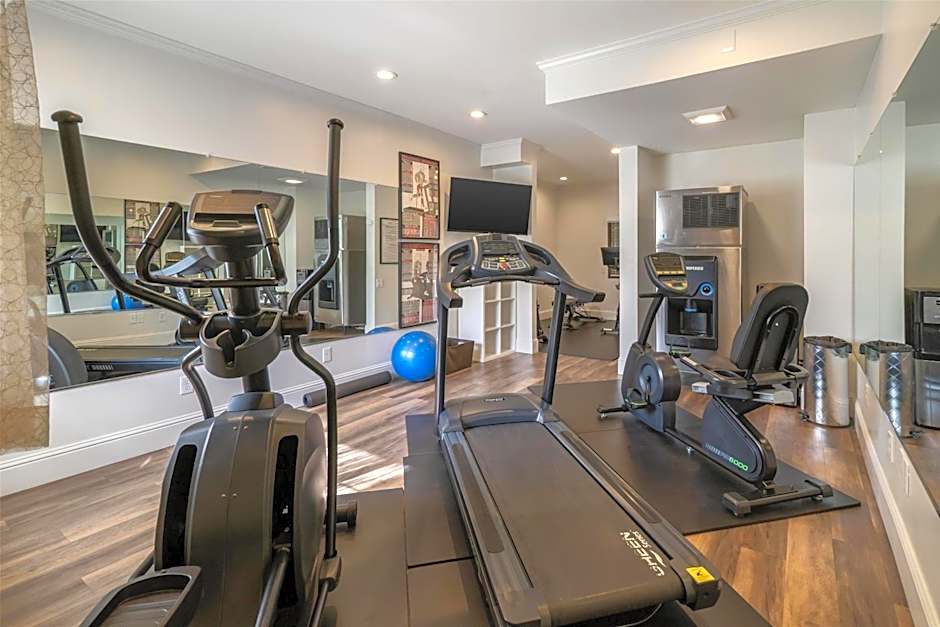 Best Western Plus Palm Court Hotel