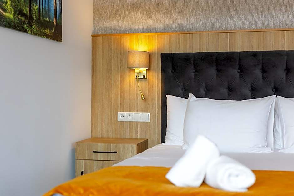 Mazurkowa - z widokiem na Karkonosze i Śnieżkę, darmowy parking, obok restauracja Mazurkowa Chata