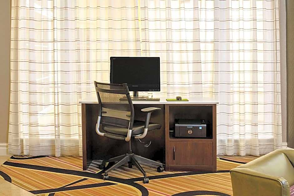La Quinta Inn & Suites by Wyndham Houston West Park 10