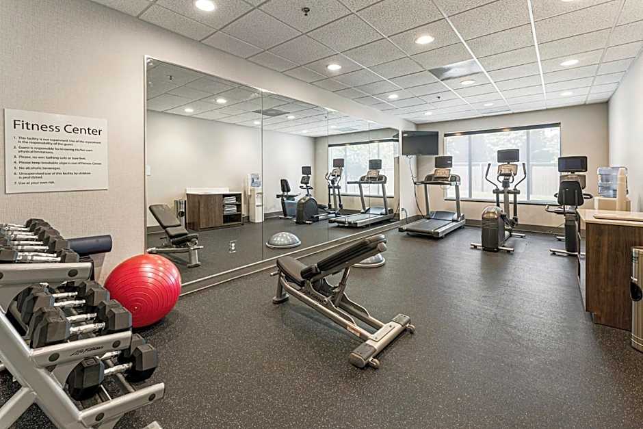 Holiday Inn Express & Suites Buford NE - Lake Lanier by IHG