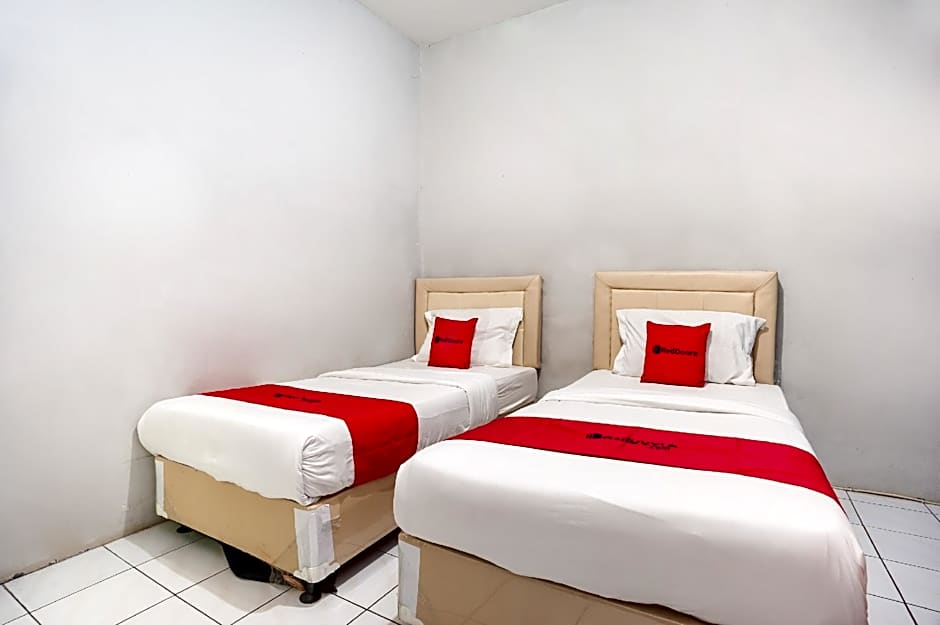 RedDoorz near Margonda Raya