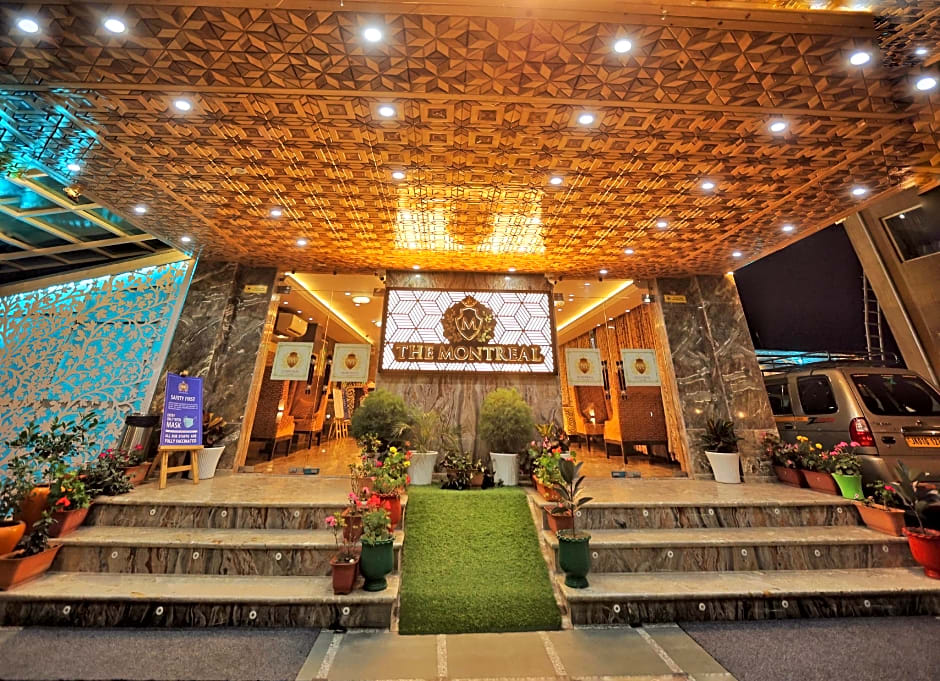 Hotel The Montreal Near by Dal Lake