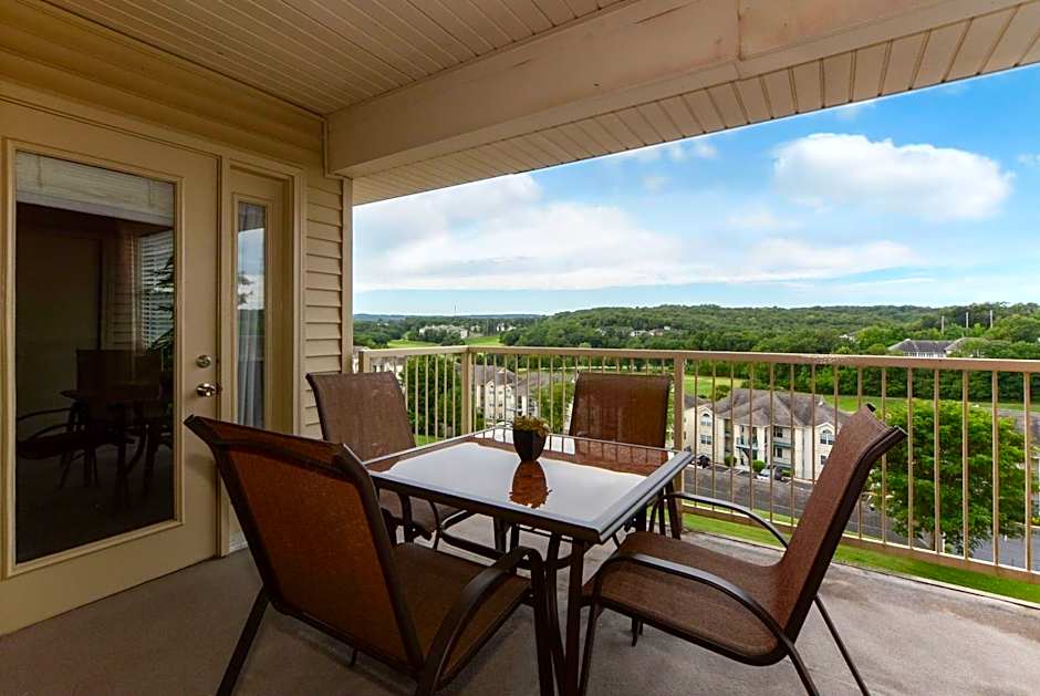 Luxury Condos at Thousand Hills - Heart of Branson - Beautifully remodeled - Spacious and Affordable