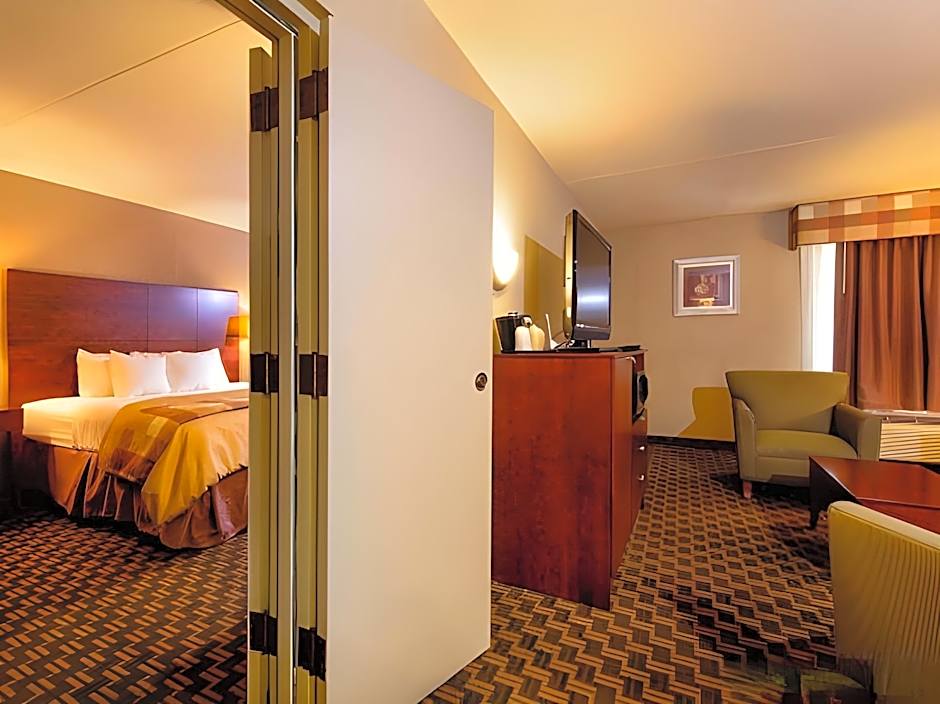 Ashbourne Hotel Canton/Hall of Fame I-77