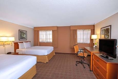 Double Room with Two Double Beds and Bath Tub - Mobility Accessible/Non-Smoking
