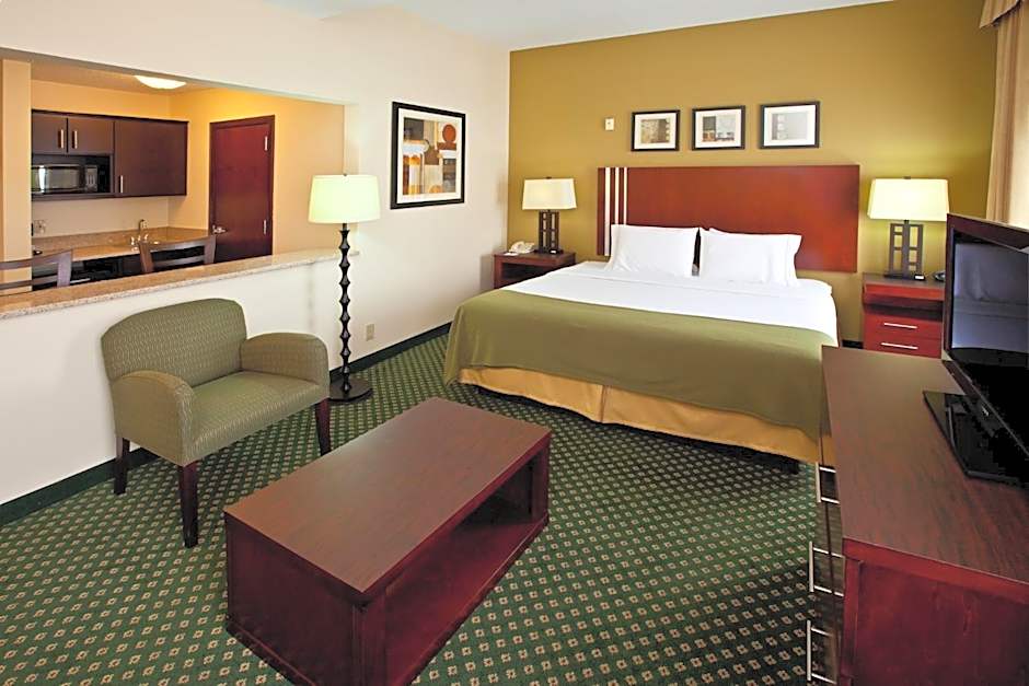 Holiday Inn Express & Suites Indianapolis - East by IHG
