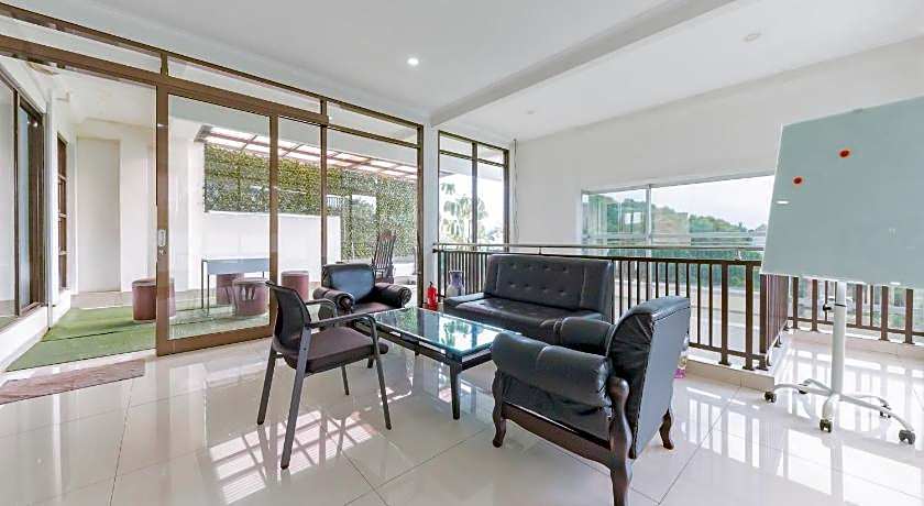 RedDoorz near Kiara Artha Park