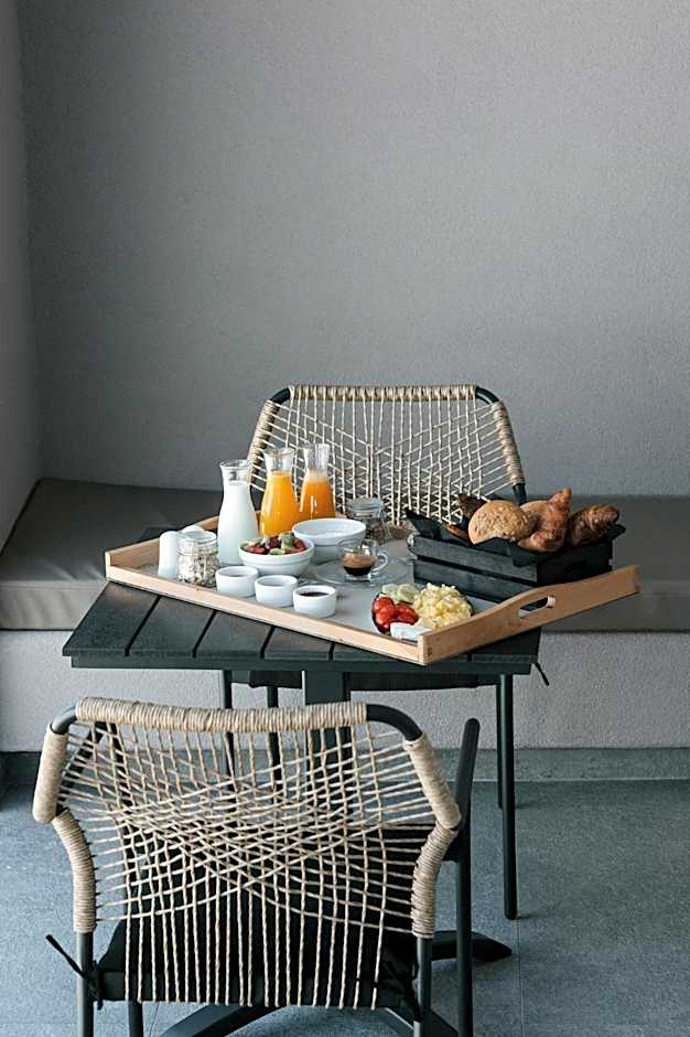 Elements Cozy Suites Pyrgos