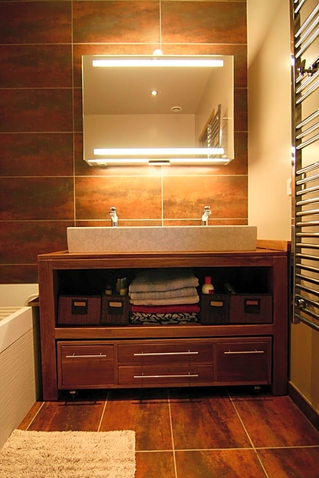 Bibou's Room Paris – Les Lilas, CA
