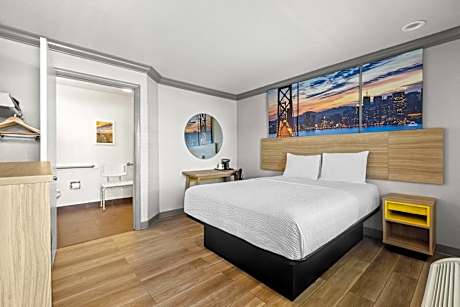 Queen Room - Disability Access/Non-Smoking
