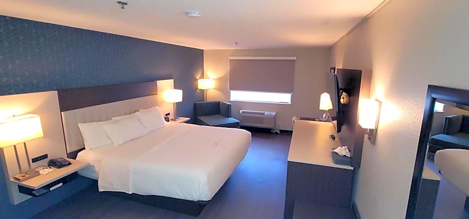 La Quinta Inn & Suites by Wyndham Santa Rosa