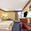 Days Inn & Suites by Wyndham Youngstown / Girard Ohio