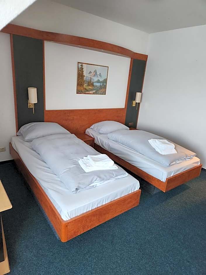 Hotel & Restaurant Heidekrug in Pinneberg, Free Parking and WiFi