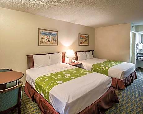 2 Double Beds, Smoking