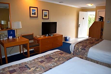 Queen Suite Room with Two Queen Beds and Sofa Bed - Non-Smoking