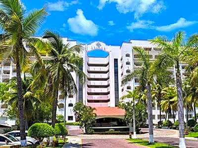 VILLA PARA 8p 6A 2M dentro del HOTEL a un costado del Krystal IXTAPA cuenta con playa y WIFI