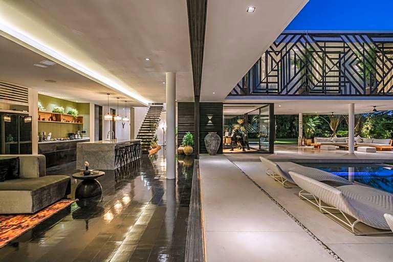 Villa Bull House: Amazing 6 Bedrooms Contemporary Villa in Seminyak