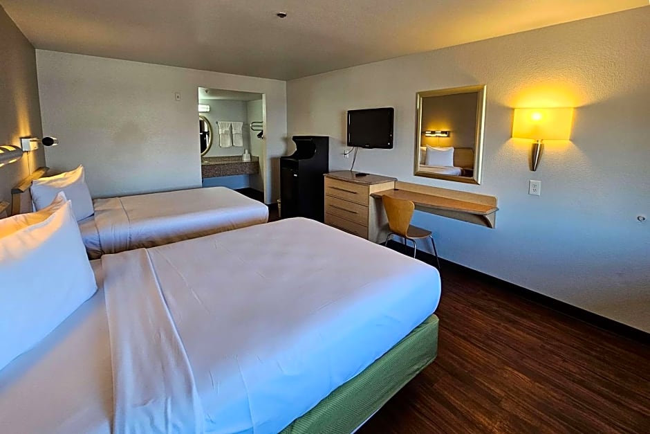 Rodeway Inn & Suites Thousand Palms - Rancho Mirage