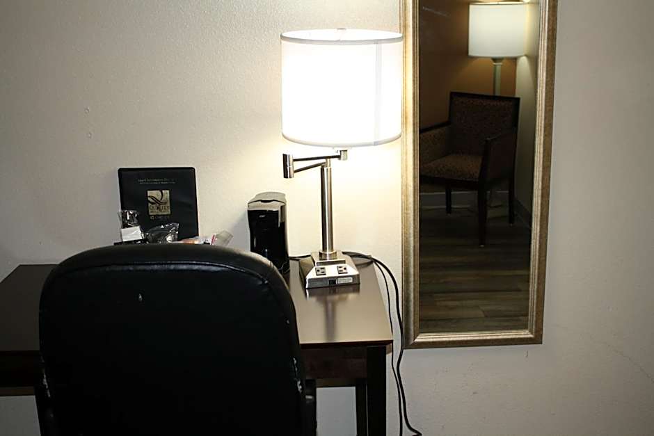 Quality Inn & Suites Wichita Falls I-44