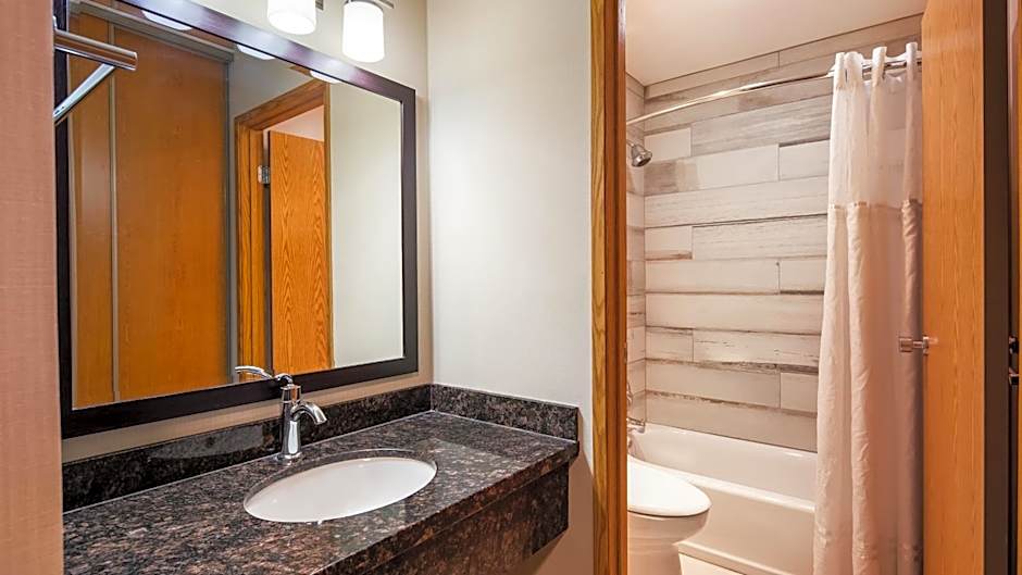 Best Western Plus Country Meadows Inn