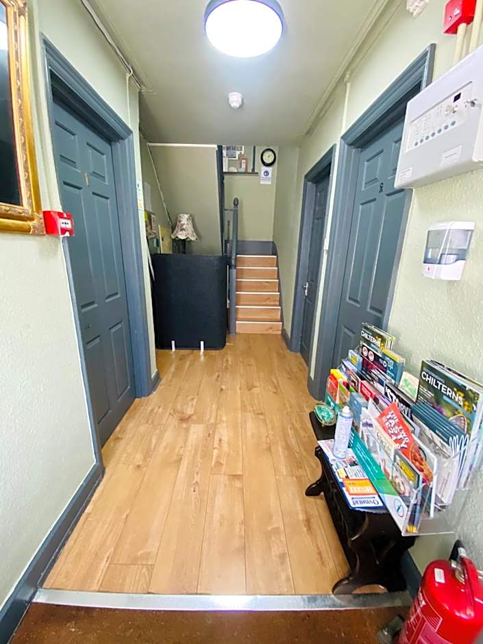 Hollybush Guest House