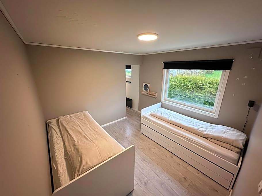 Landlig enebolig med utsikt