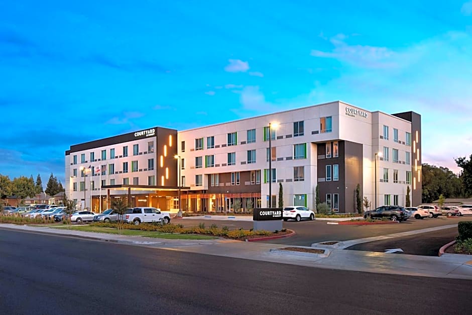 Photo 1 of 35 of Courtyard by Marriott Fresno Clovis