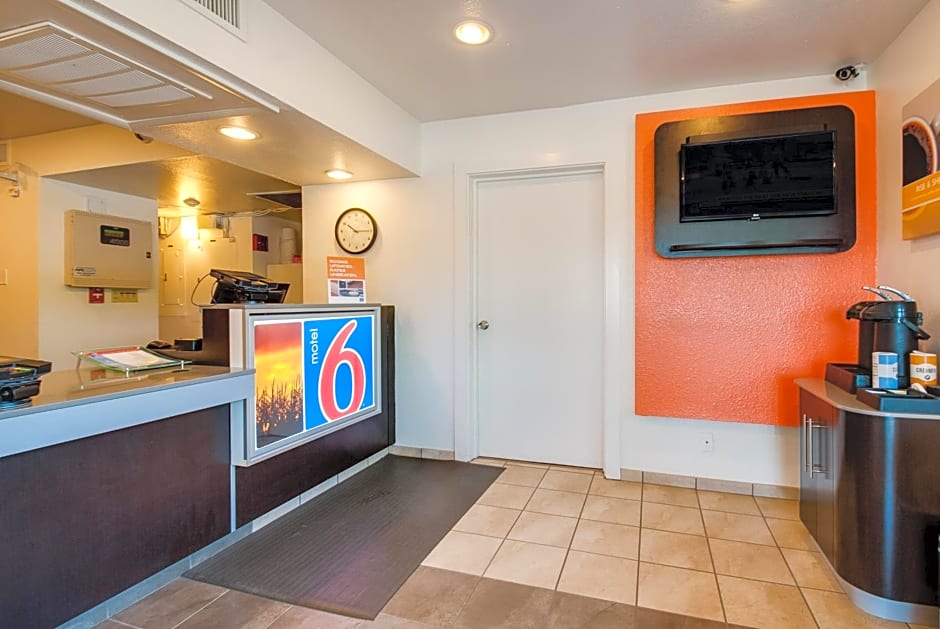 Motel 6-Lenexa, KS - Kansas City Southwest