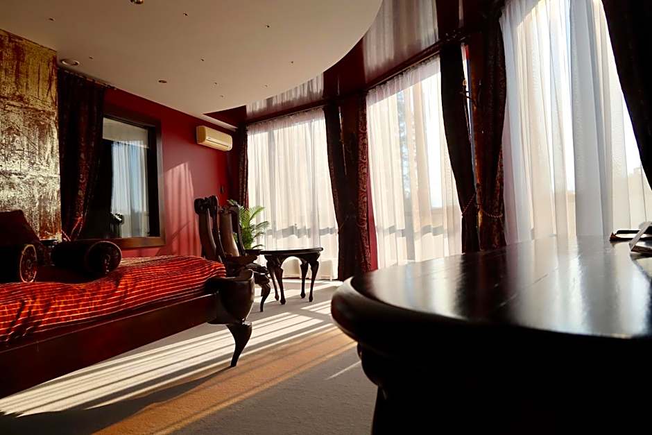 Port Hotel