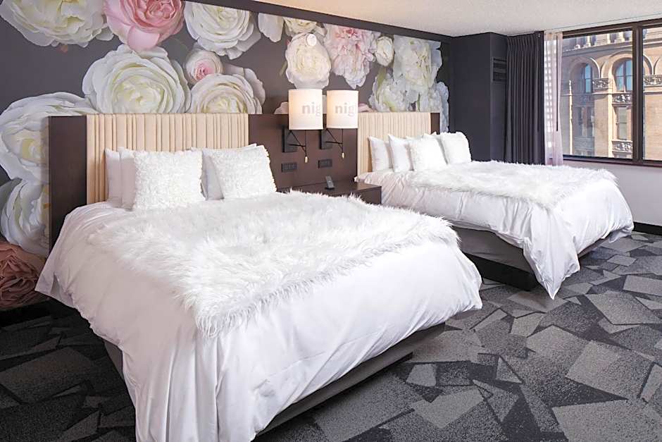 Saint Kate - The Arts Hotel